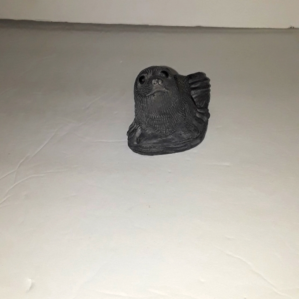 VINTAGE ORIGINAL W WOLF ORIGINAL SOAPSTONE BABY SEAL SEA LION FIGURINE CANADA